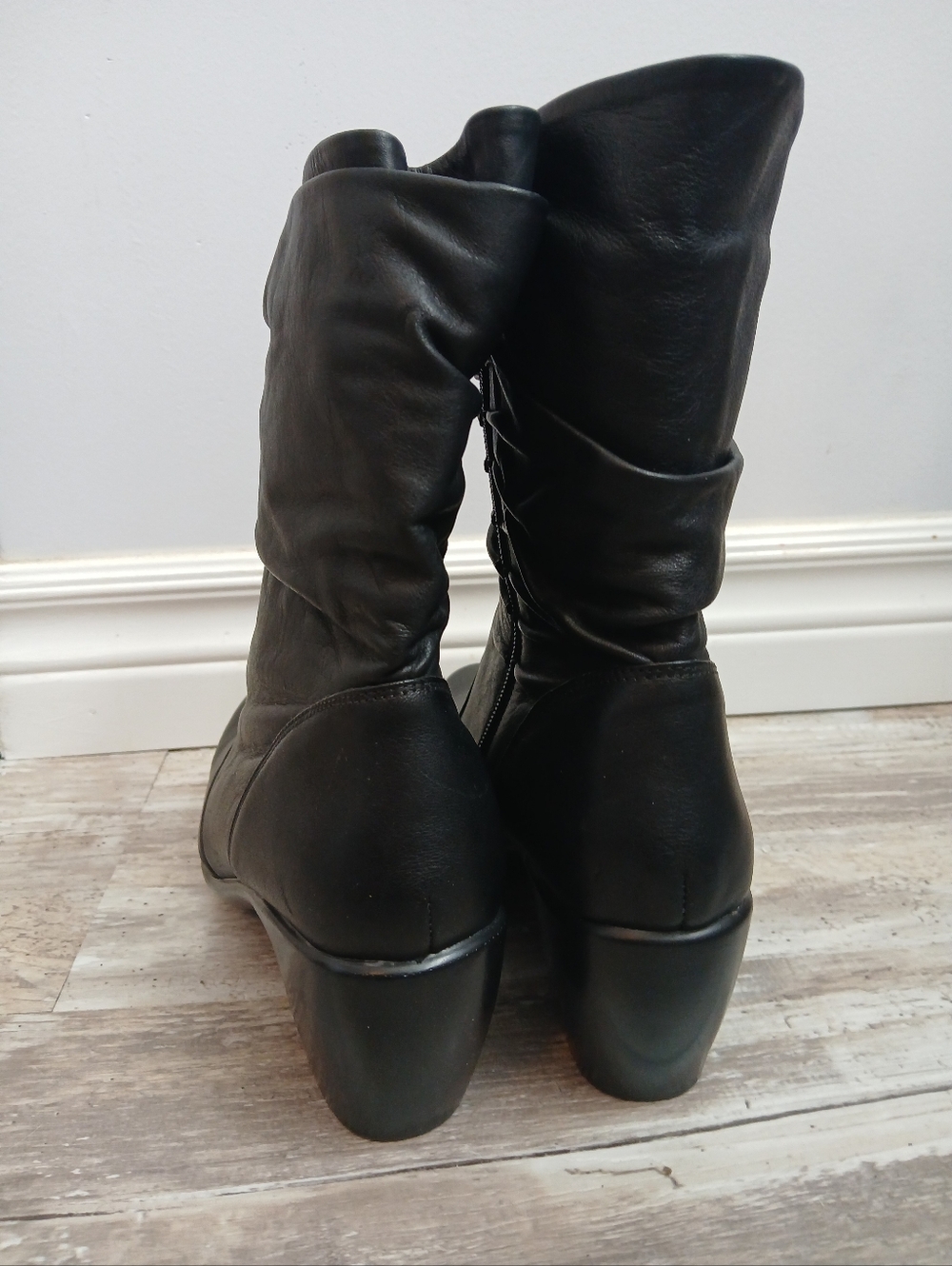 NAOT Modesto Leather Scrunch Ankle Boots Size 38 (7-7.5) Black - Picture 6 of 12